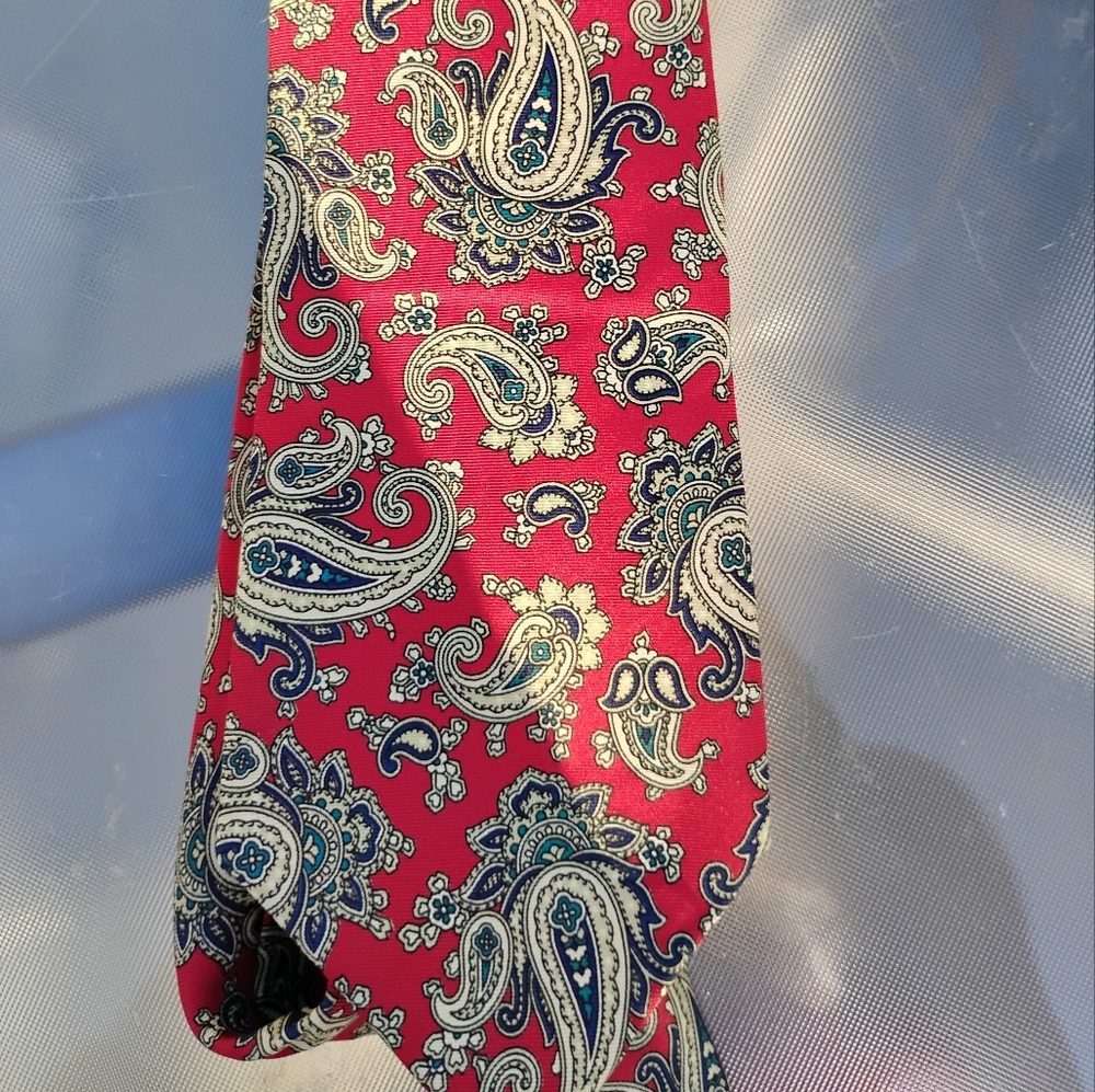 Men's Red Paisley Silk Tie